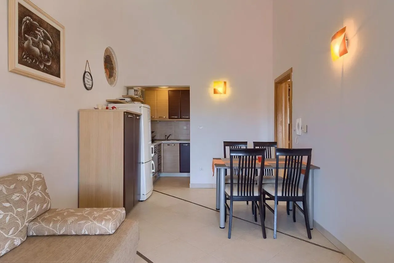 Apartments Boris 771 Fazana Croatia
